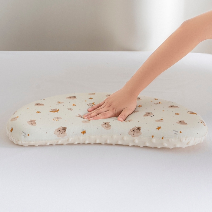 91家纺网 家纺一手货源 找家纺 昕科 2025秋冬绒豆豆-A类母婴级全棉月牙硅胶儿童枕-学生枕芯硅胶儿童枕头 月牙硅胶-星月考拉-5cm