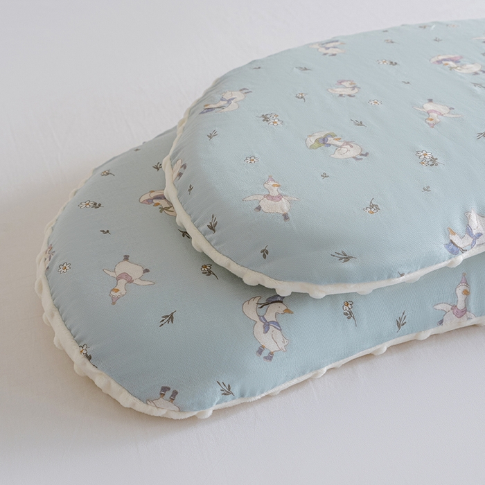 91家纺网 家纺一手货源 找家纺 昕科 2025秋冬绒豆豆-A类母婴级全棉月牙硅胶儿童枕-学生枕芯硅胶儿童枕头 月牙硅胶-花语小鸭-3cm