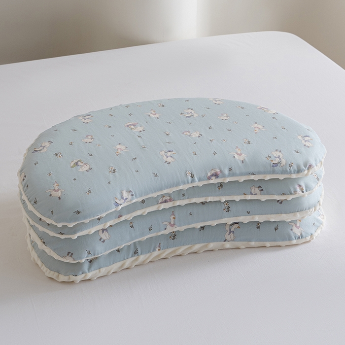 91家纺网 家纺一手货源 找家纺 昕科 2025秋冬绒豆豆-A类母婴级全棉月牙硅胶儿童枕-学生枕芯硅胶儿童枕头 月牙硅胶-花语小鸭-3cm