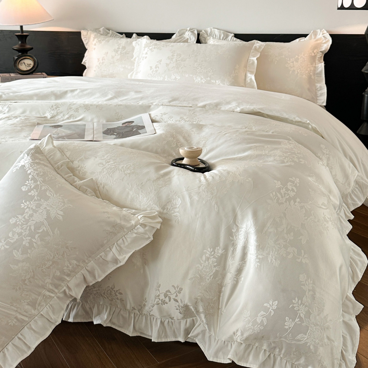 91家纺网 家纺一手货源 找家纺 帝王家纺 2025新款法式小清新秋冬季加厚保暖磨毛提花四件套-繁花 繁花-白