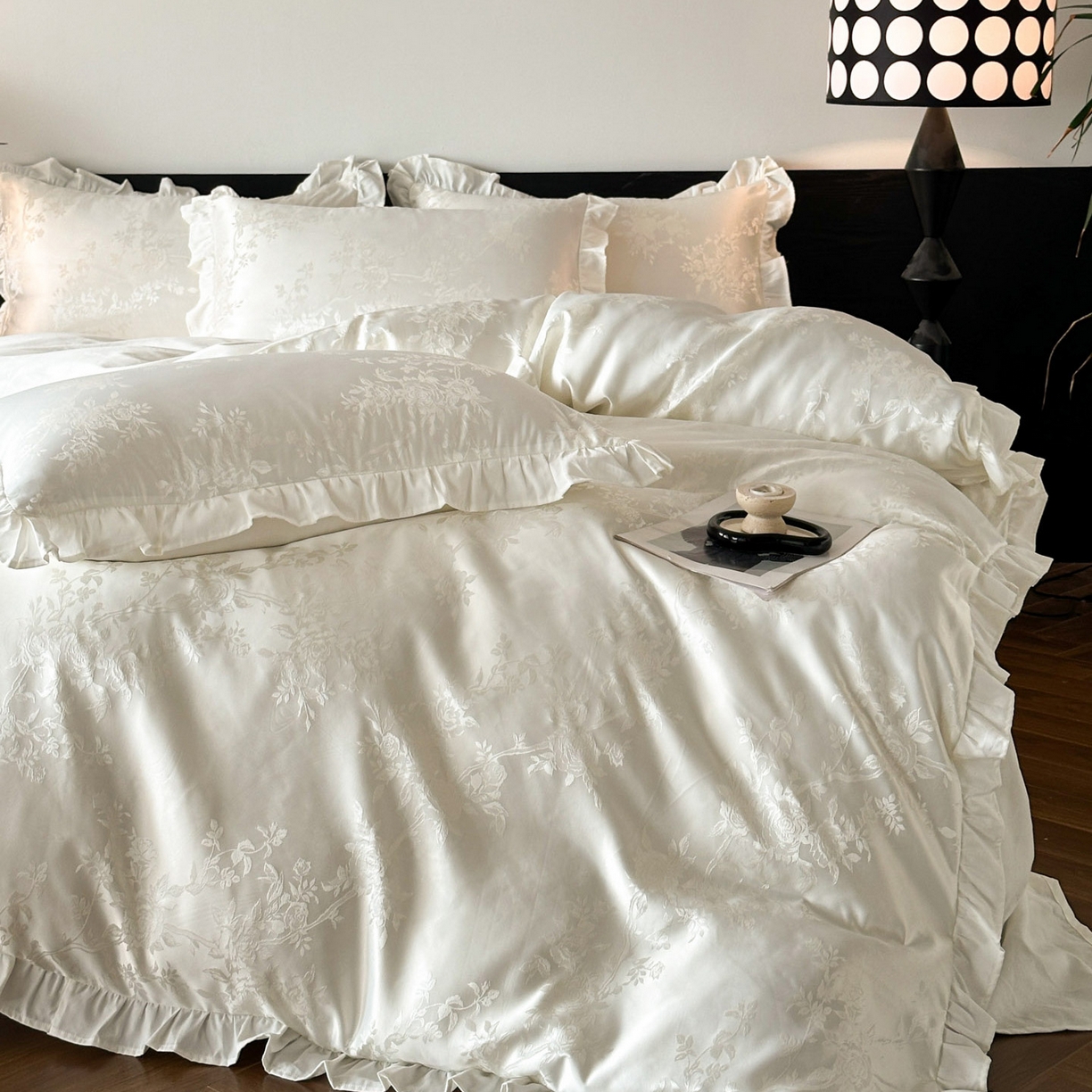 91家纺网 家纺一手货源 找家纺 帝王家纺 2025新款法式小清新秋冬季加厚保暖磨毛提花四件套-繁花 繁花-白