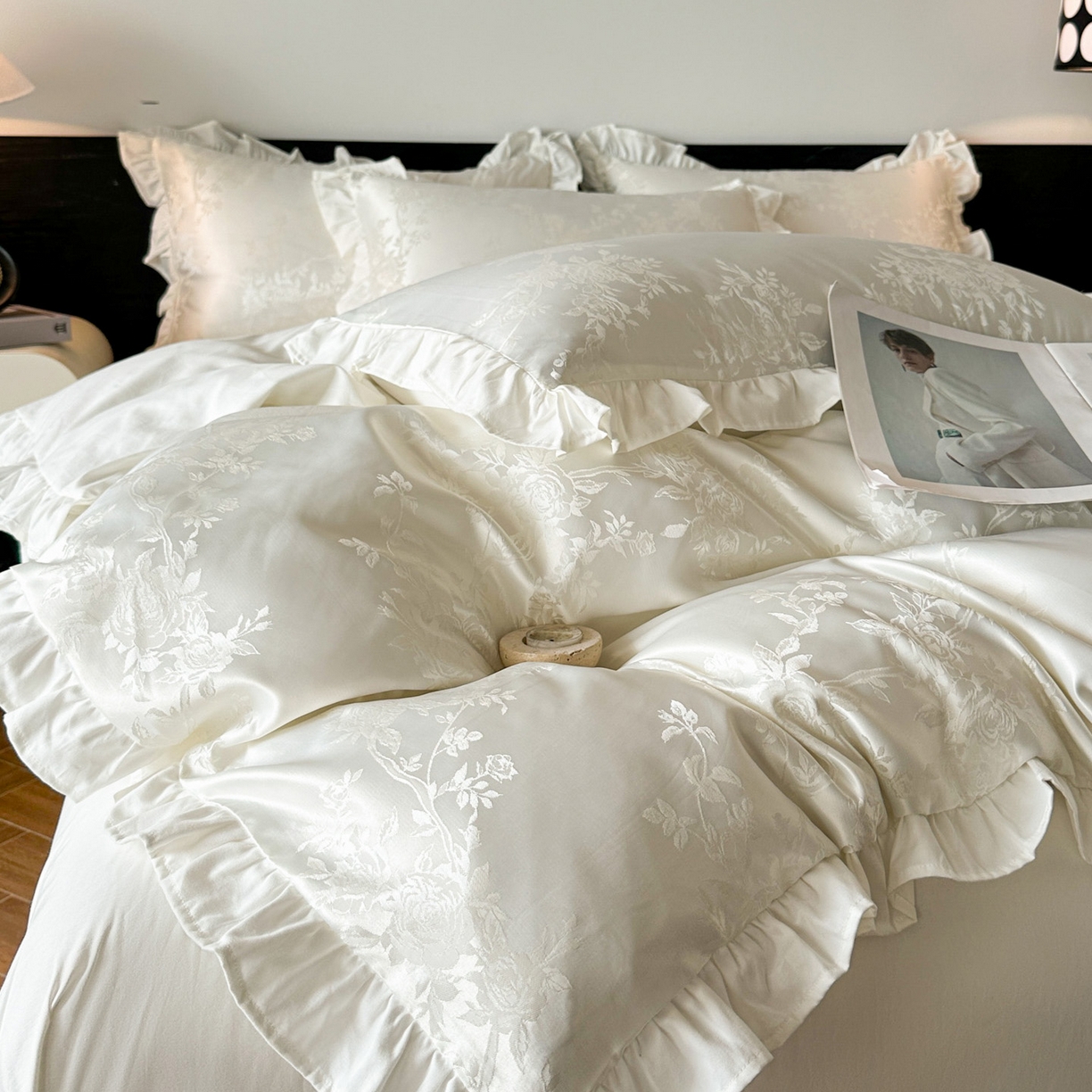 91家纺网 家纺一手货源 找家纺 帝王家纺 2025新款法式小清新秋冬季加厚保暖磨毛提花四件套-繁花 繁花-白