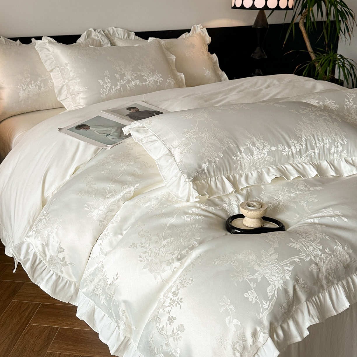 91家纺网 家纺一手货源 找家纺 帝王家纺 2025新款法式小清新秋冬季加厚保暖磨毛提花四件套-繁花 繁花-白