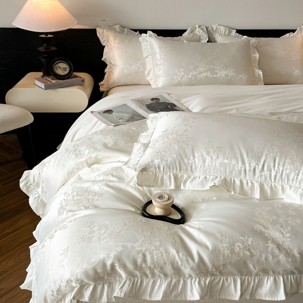 91家纺网 家纺一手货源 找家纺 帝王家纺 2025新款法式小清新秋冬季加厚保暖磨毛提花四件套-繁花 繁花-白