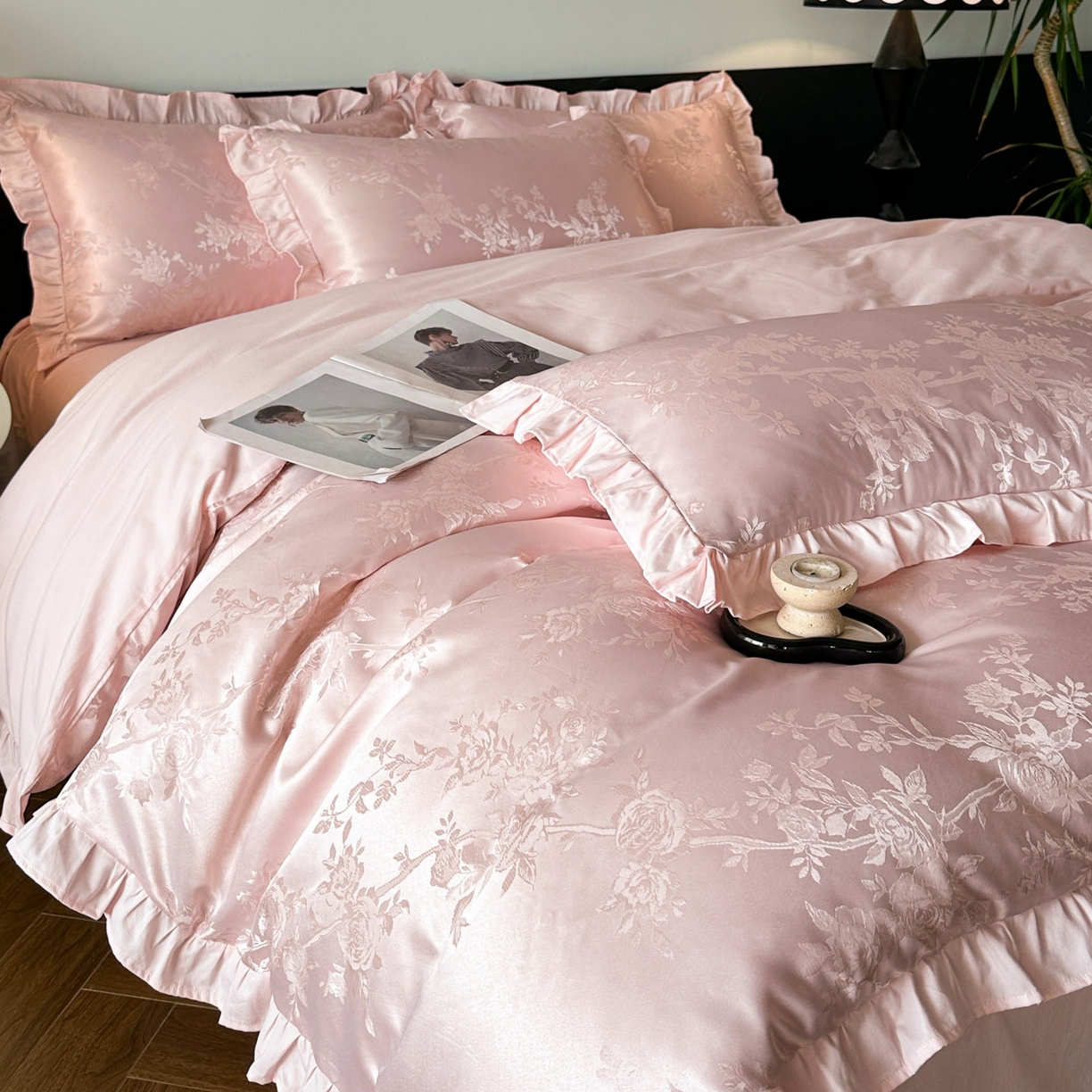 91家纺网 家纺一手货源 找家纺 帝王家纺 2025新款法式小清新秋冬季加厚保暖磨毛提花四件套-繁花 繁花-粉