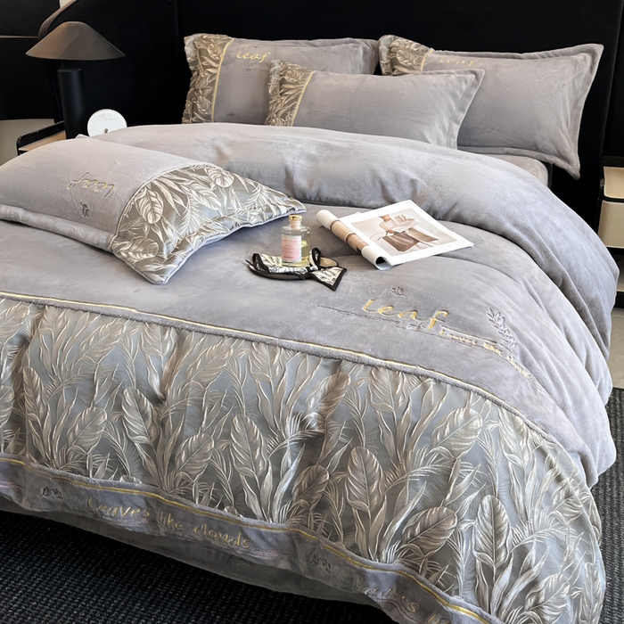 91家纺网 家纺一手货源 找家纺 （总）帝王家纺 2025冬季新款高克重浮雕刺绣牛奶绒四件套加厚保暖双面珊瑚绒-漫叶