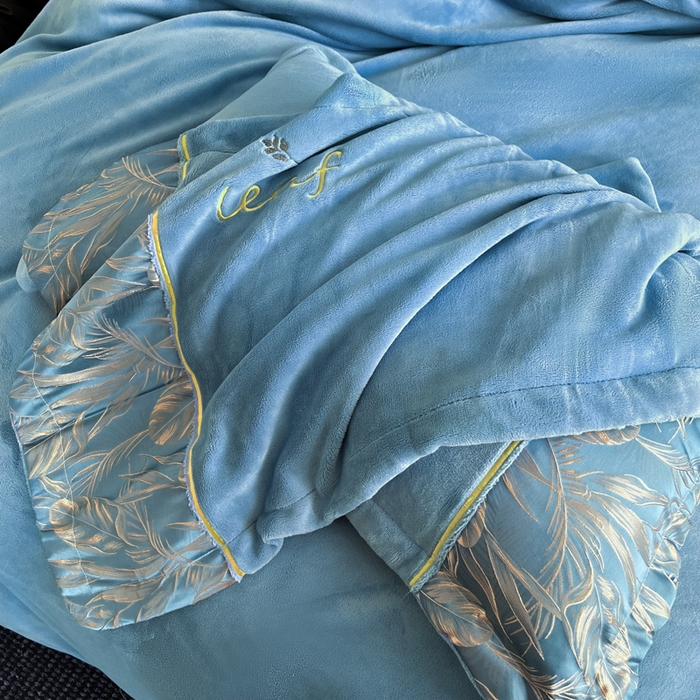 91家纺网 家纺一手货源 找家纺 帝王家纺 2025冬季新款高克重浮雕刺绣牛奶绒四件套加厚保暖双面珊瑚绒-漫叶 漫叶-深海蓝