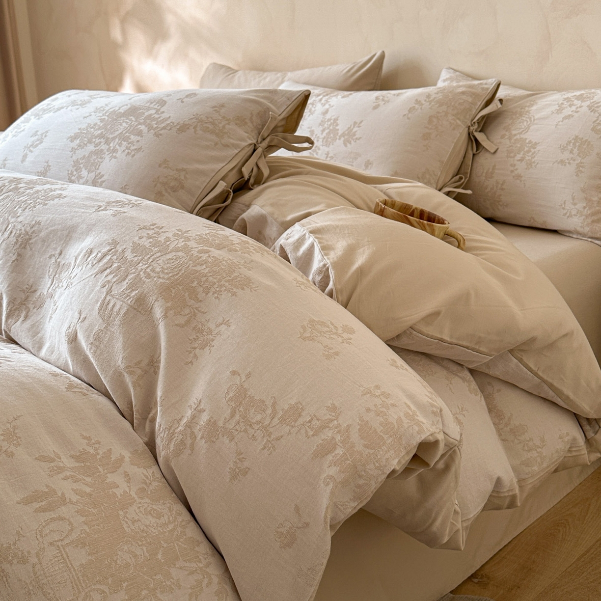 91家纺网 家纺一手货源 找家纺 宜代光年 2025新款亚麻大提花贡缎磨毛四件套-小清新风 露西亚-米麻