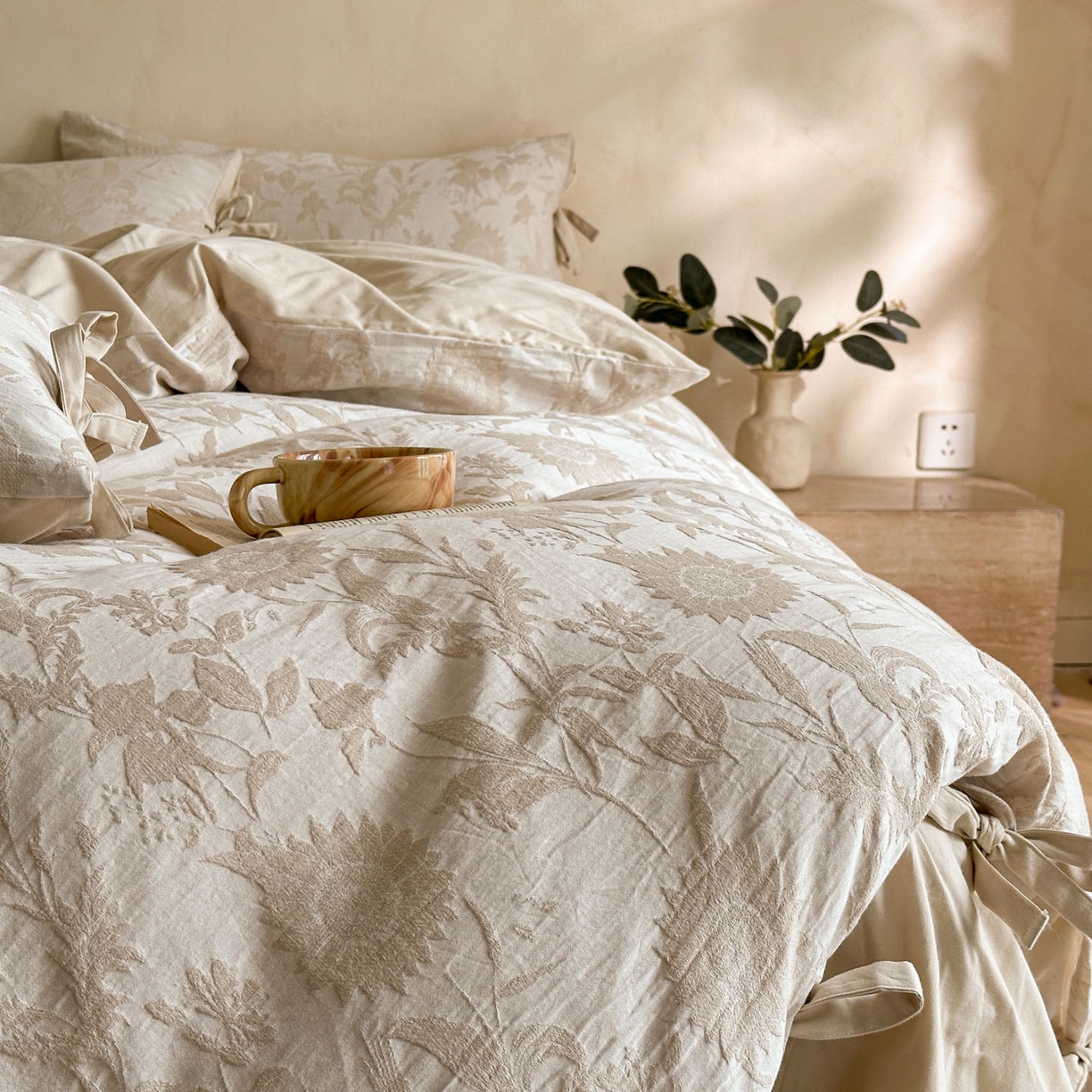 91家纺网 家纺一手货源 找家纺 宜代光年 2025新款亚麻大提花贡缎磨毛四件套-小清新风 向日葵-米麻