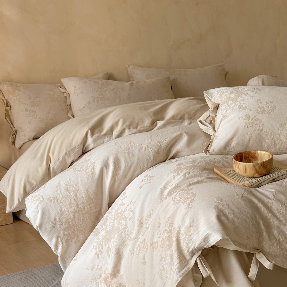 91家纺网 家纺一手货源 找家纺 宜代光年 2025新款亚麻大提花贡缎磨毛四件套-小清新风 露西亚-米麻