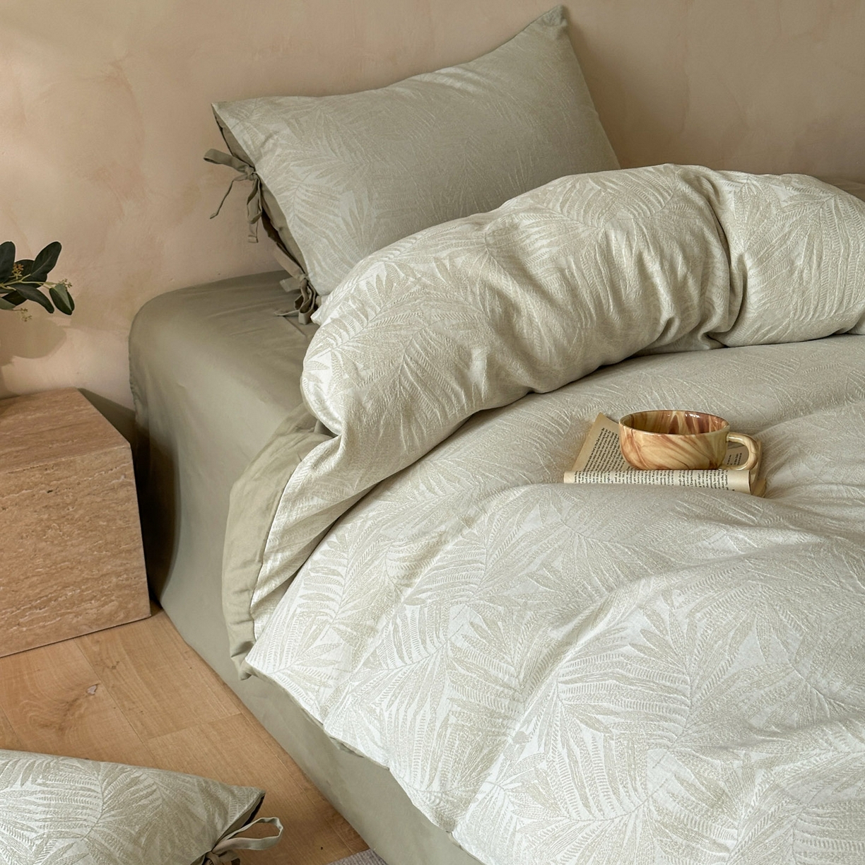 91家纺网 家纺一手货源 找家纺 宜代光年 2025新款亚麻大提花贡缎磨毛四件套-小清新风 麻吉-浅绿