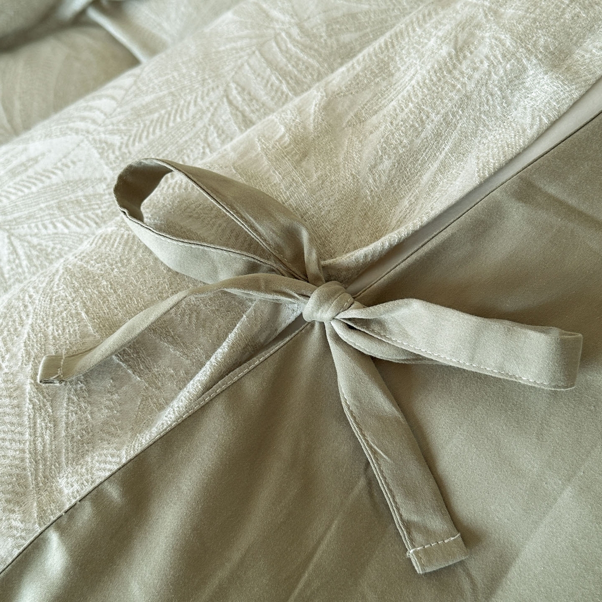 91家纺网 家纺一手货源 找家纺 宜代光年 2025新款亚麻大提花贡缎磨毛四件套-小清新风 麻吉-浅绿