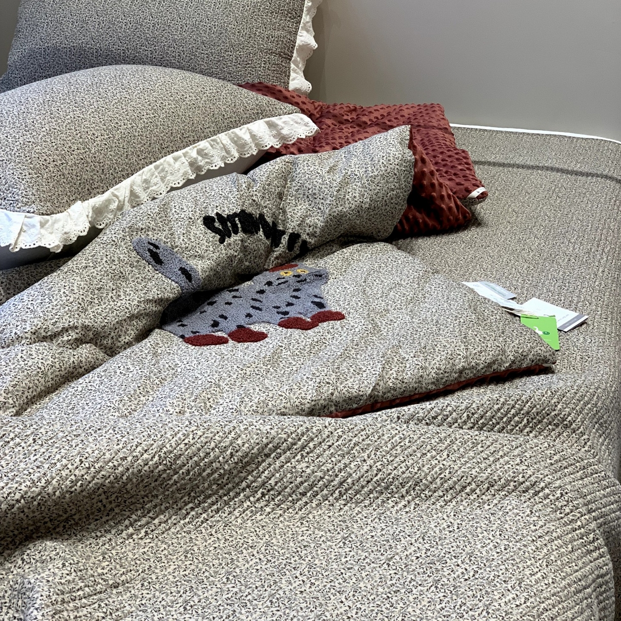 91家纺网 家纺一手货源 找家纺 （总）汇庭 2025秋冬新款毛巾绣豆豆被锦花床盖三件套系列