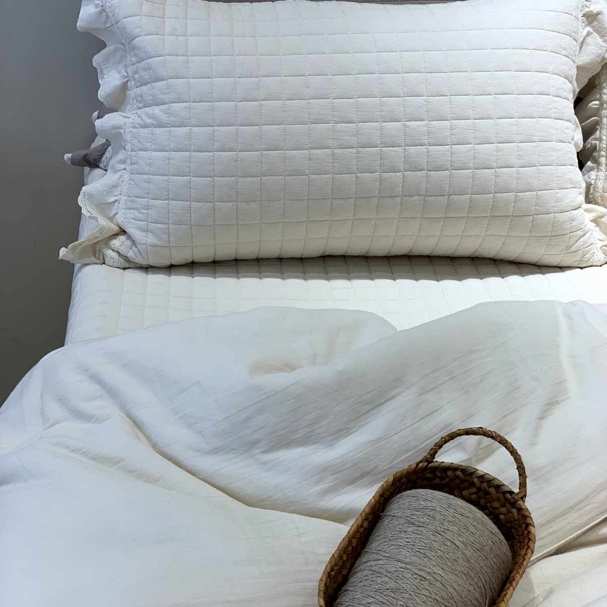 91家纺网 家纺一手货源 找家纺 汇庭 2025秋冬新款棉与麻春秋极简床盖系列 棉与麻春秋白色（极简床盖白色