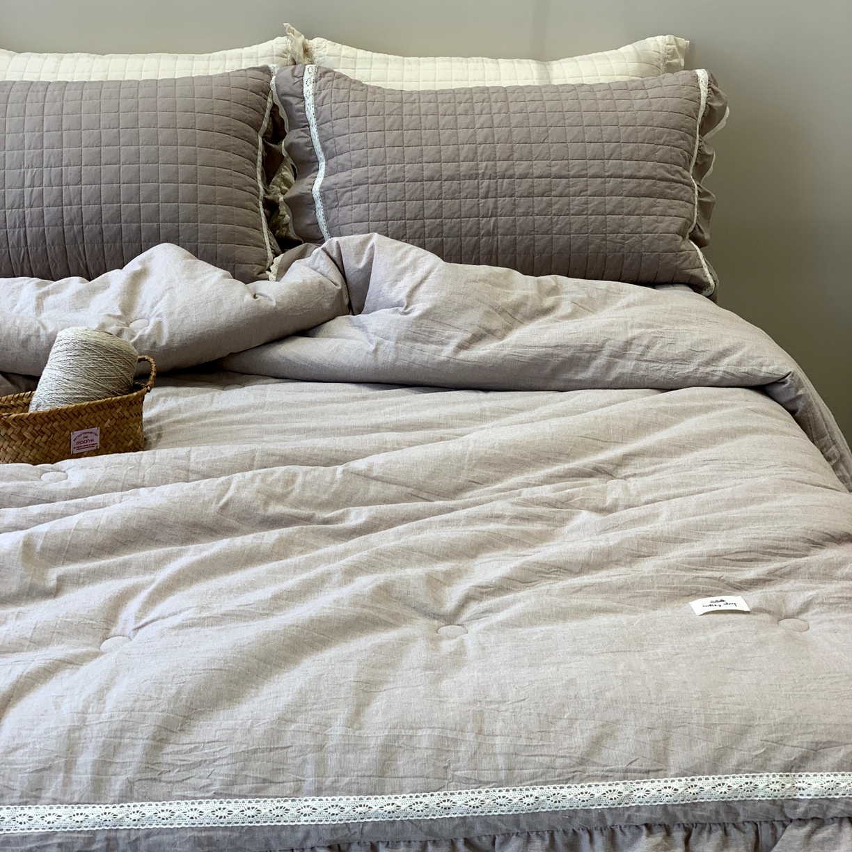 91家纺网 家纺一手货源 找家纺 汇庭 2025秋冬新款棉与麻春秋极简床盖系列 棉与麻春秋咖色（极简床盖咖色