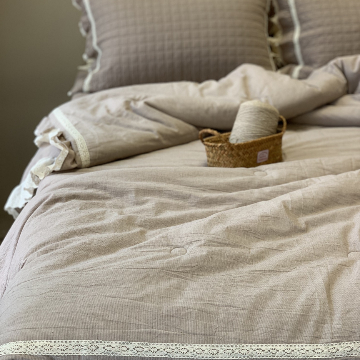 91家纺网 家纺一手货源 找家纺 汇庭 2025秋冬新款棉与麻春秋极简床盖系列 棉与麻春秋咖色（极简床盖咖色