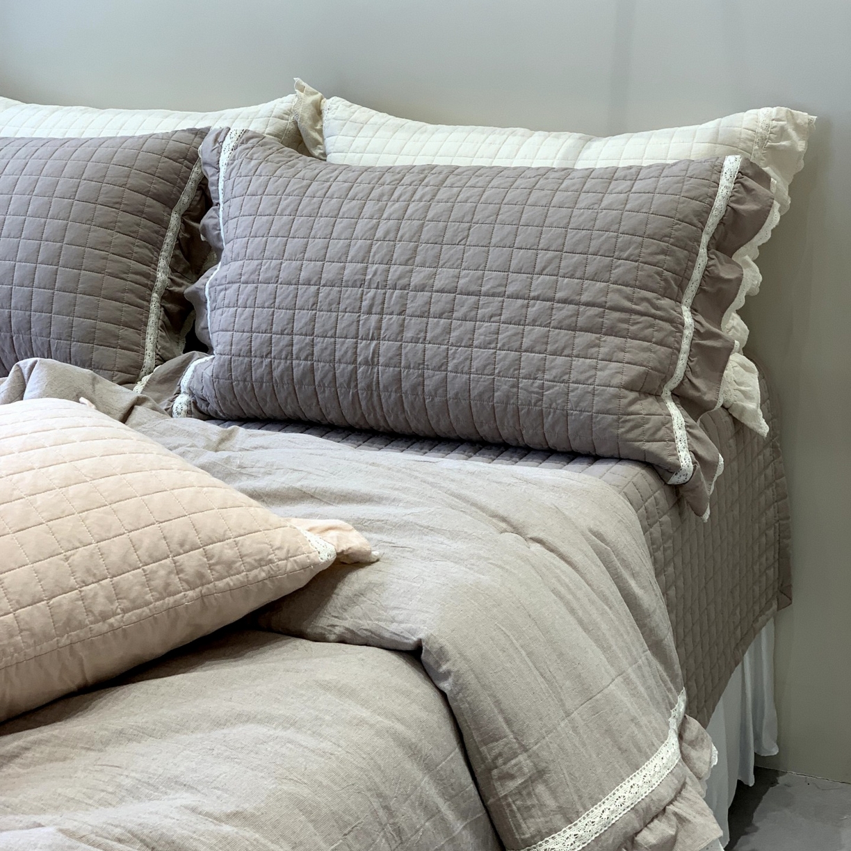 91家纺网 家纺一手货源 找家纺 汇庭 2025秋冬新款棉与麻春秋极简床盖系列 棉与麻春秋咖色（极简床盖咖色