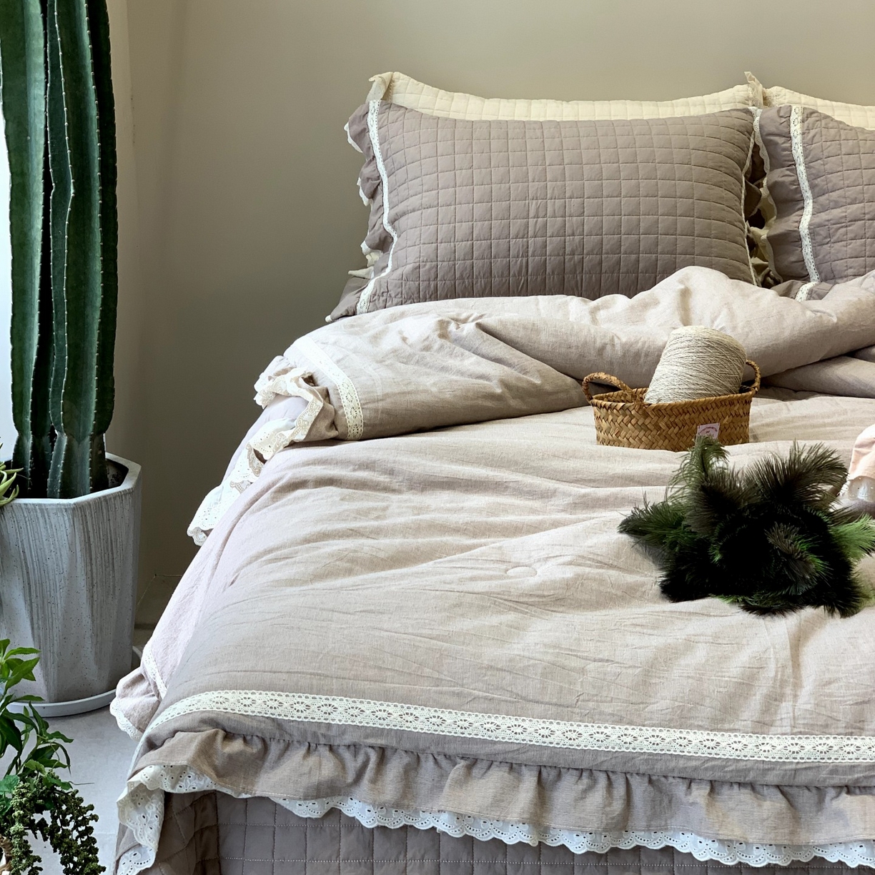 91家纺网 家纺一手货源 找家纺 汇庭 2025秋冬新款棉与麻春秋极简床盖系列 棉与麻春秋咖色（极简床盖咖色