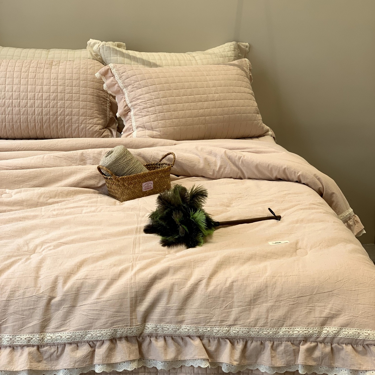 91家纺网 家纺一手货源 找家纺 汇庭 2025秋冬新款棉与麻春秋极简床盖系列 棉与麻春秋粉色（极简床盖粉色