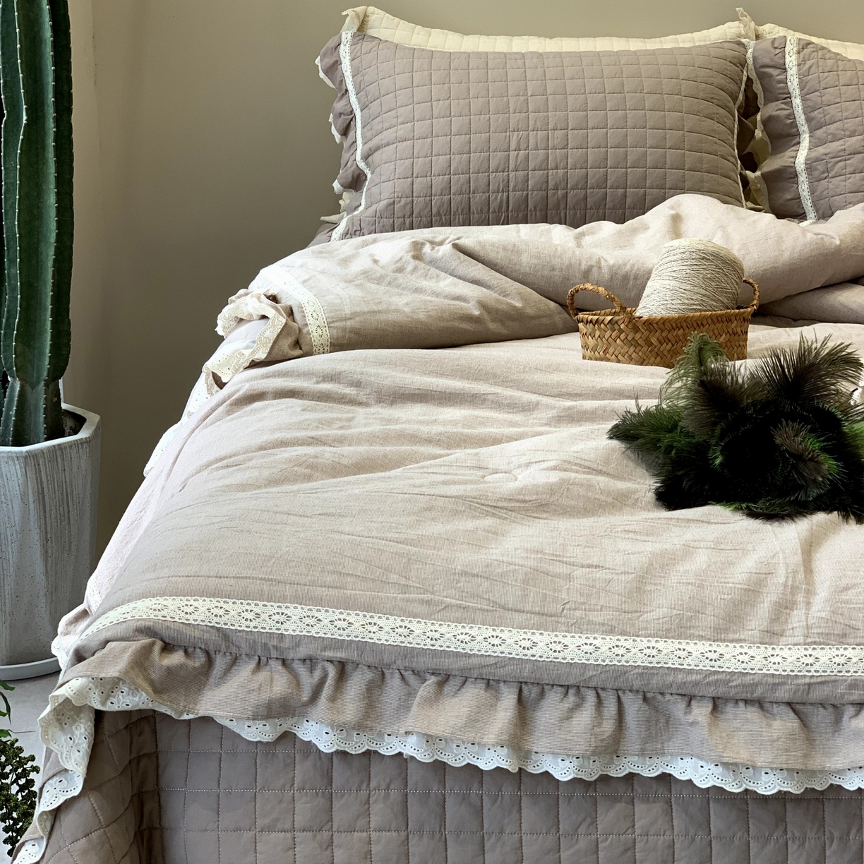 91家纺网 家纺一手货源 找家纺 汇庭 2025秋冬新款棉与麻春秋极简床盖系列 棉与麻春秋咖色（极简床盖咖色