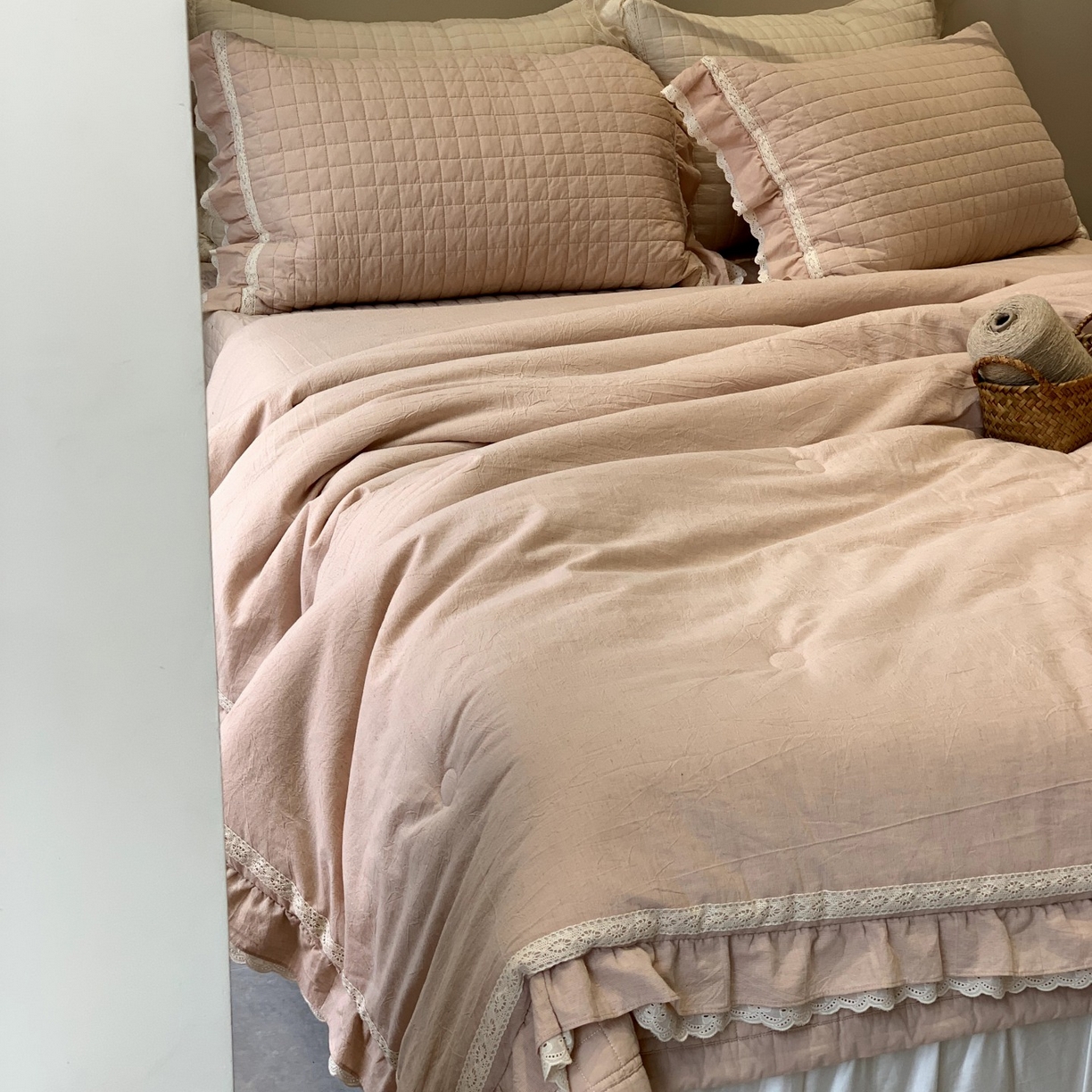 91家纺网 家纺一手货源 找家纺 汇庭 2025秋冬新款棉与麻春秋极简床盖系列 棉与麻春秋粉色（极简床盖粉色