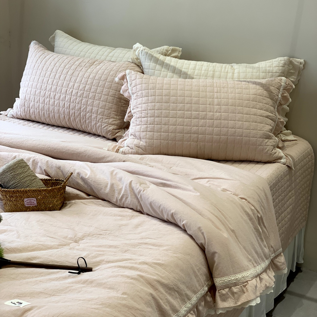 91家纺网 家纺一手货源 找家纺 汇庭 2025秋冬新款棉与麻春秋极简床盖系列 棉与麻春秋粉色（极简床盖粉色