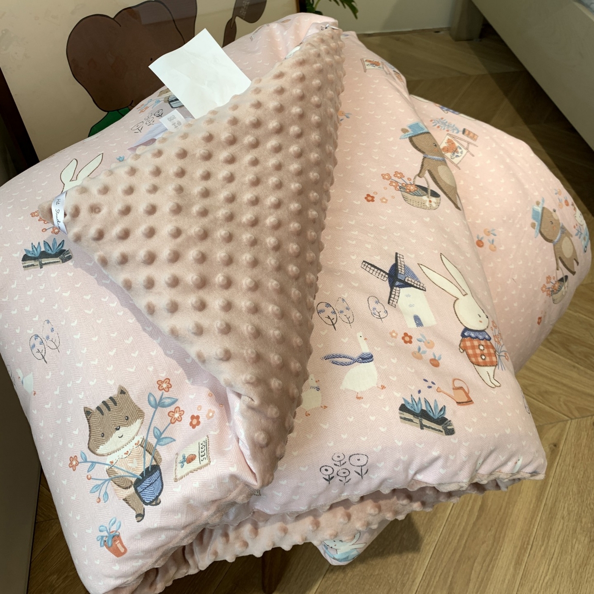 91家纺网 家纺一手货源 找家纺 汇庭 2025秋冬新款全棉单人豆豆被冬被子被芯系列 松鼠兔