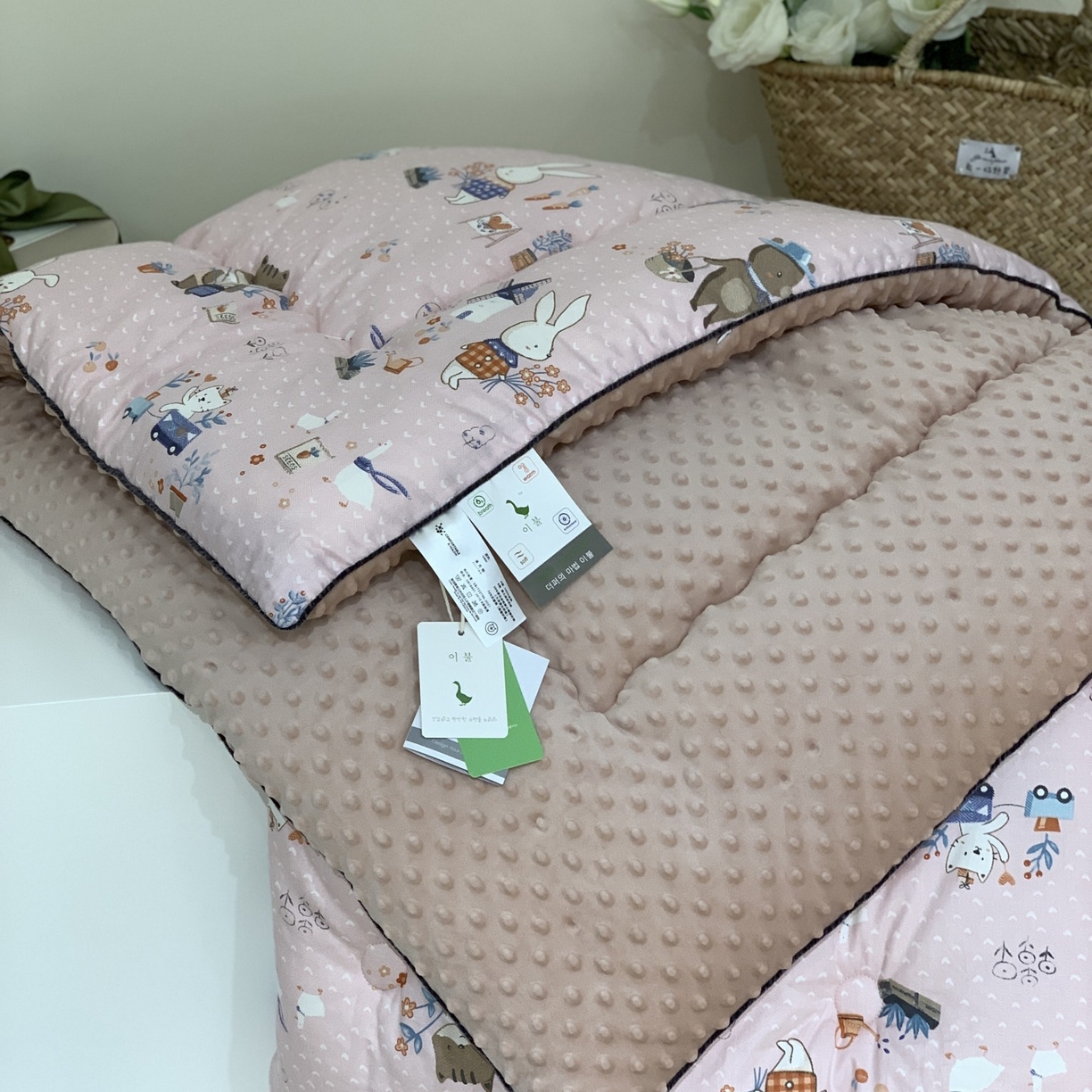 91家纺网 家纺一手货源 找家纺 汇庭 2025秋冬新款全棉单人豆豆被冬被子被芯系列 松鼠兔