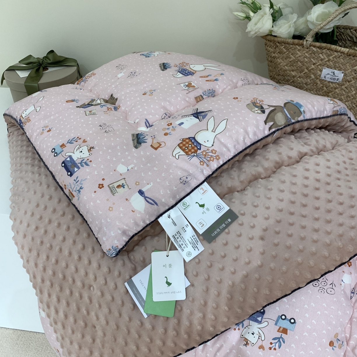 91家纺网 家纺一手货源 找家纺 汇庭 2025秋冬新款全棉单人豆豆被冬被子被芯系列 松鼠兔