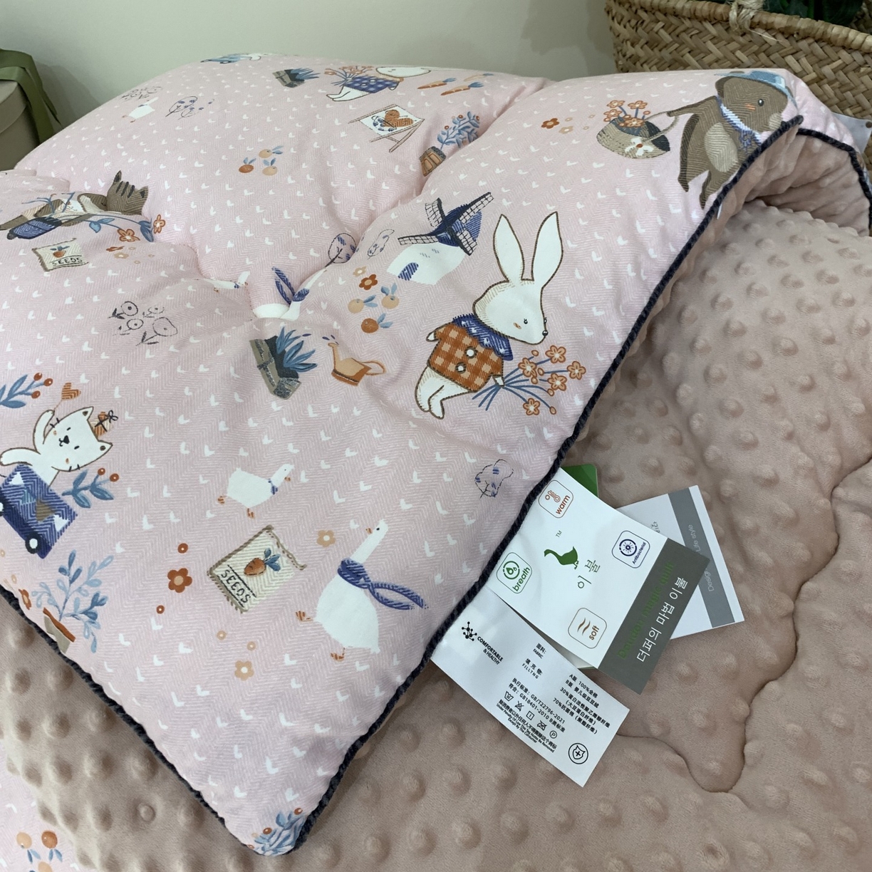91家纺网 家纺一手货源 找家纺 汇庭 2025秋冬新款全棉单人豆豆被冬被子被芯系列 松鼠兔