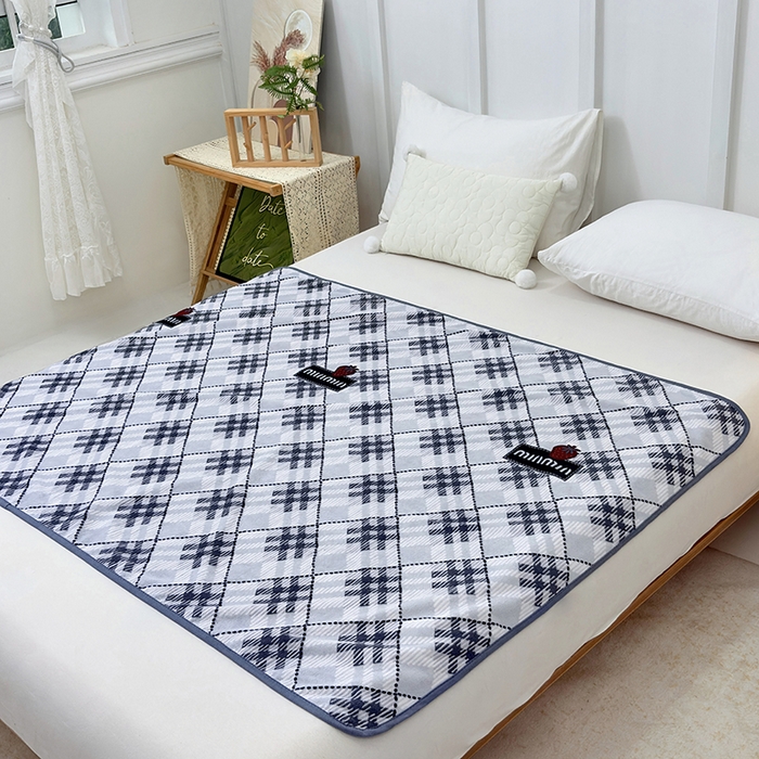 91家纺网 家纺一手货源 找家纺 茗婷家纺 2025新款牛奶绒防水床单隔尿垫供跨境外贸亚马逊秋冬热款 mm格灰