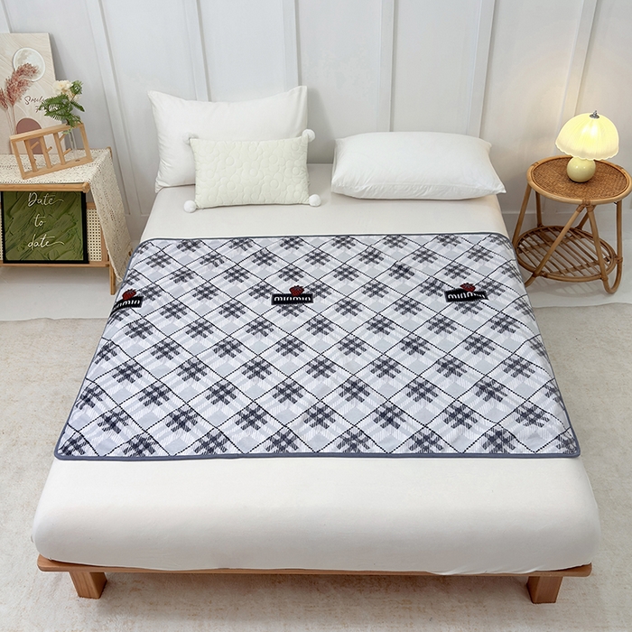 91家纺网 家纺一手货源 找家纺 茗婷家纺 2025新款牛奶绒防水床单隔尿垫供跨境外贸亚马逊秋冬热款 mm格灰