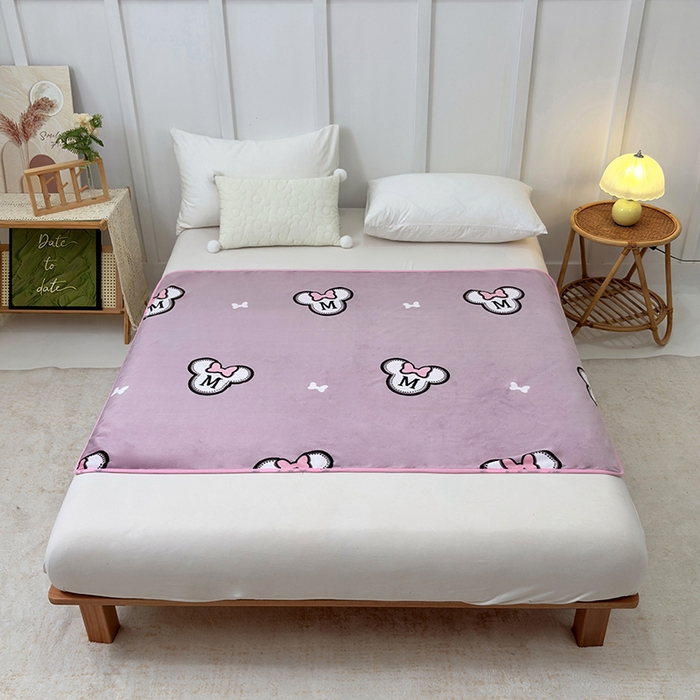 91家纺网 家纺一手货源 找家纺 茗婷家纺 2025新款牛奶绒防水床单隔尿垫供跨境外贸亚马逊秋冬热款 米奇头豆沙