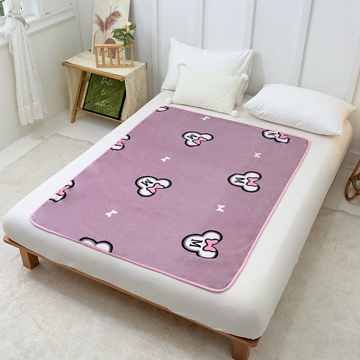 91家纺网 家纺一手货源 找家纺 茗婷家纺 2025新款牛奶绒防水床单隔尿垫供跨境外贸亚马逊秋冬热款 米奇头豆沙