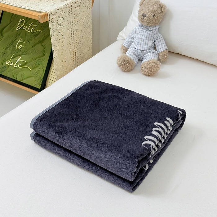 91家纺网 家纺一手货源 找家纺 茗婷家纺 2025新款牛奶绒防水床单隔尿垫供跨境外贸亚马逊秋冬热款 英伦风深灰