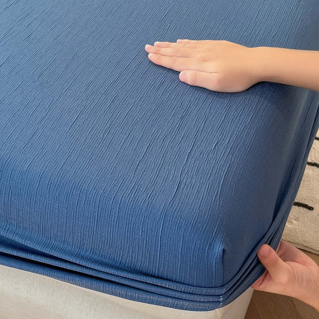 91家纺网 家纺一手货源 找家纺 瑞钰 2025新款透气云感三层纱床笠 军蓝