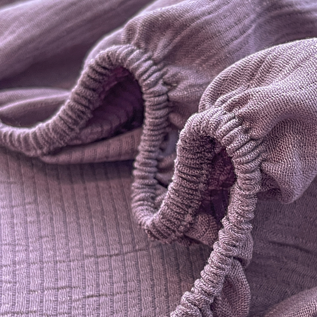 91家纺网 家纺一手货源 找家纺 瑞钰 2025新款透气云感三层纱床笠 木槿紫