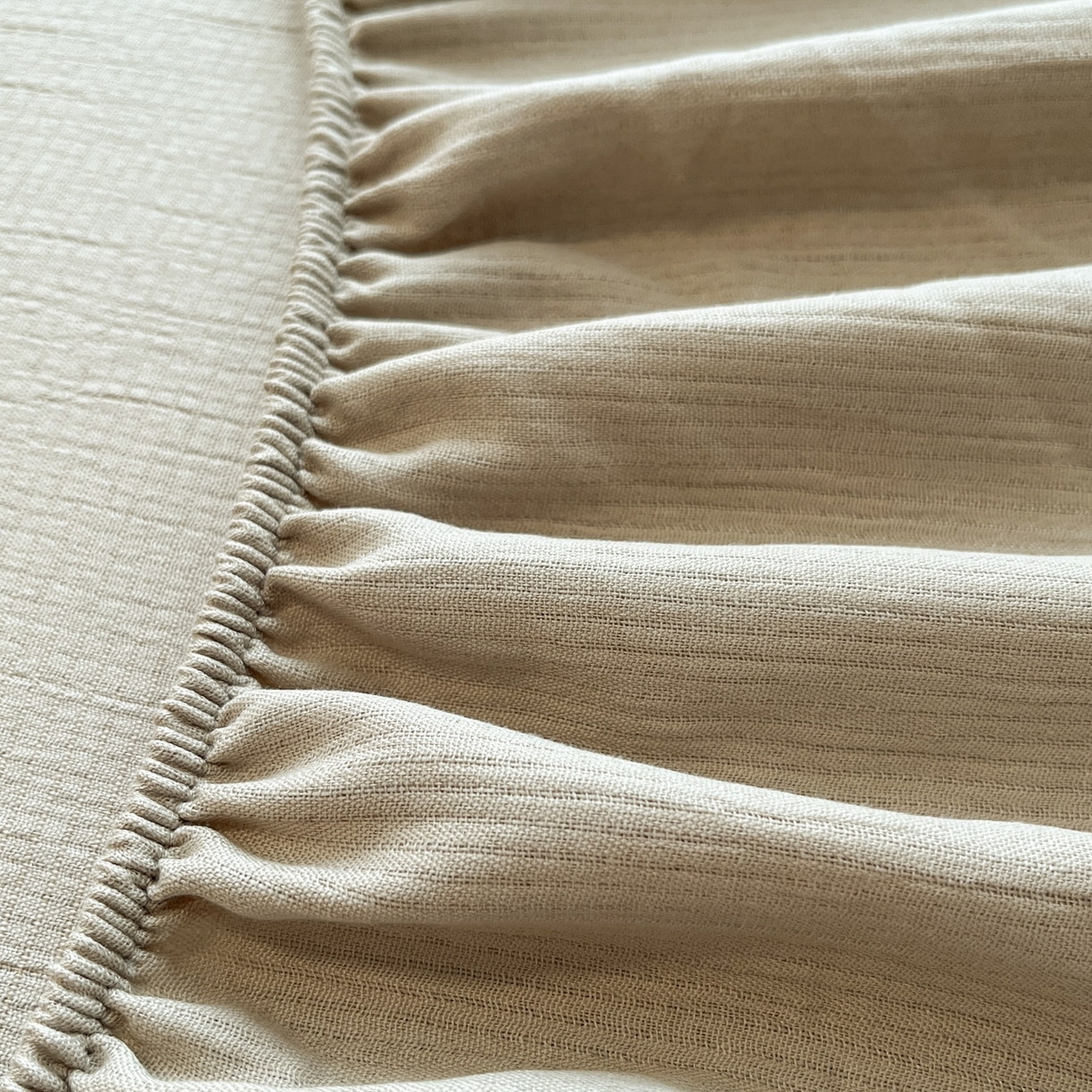 91家纺网 家纺一手货源 找家纺 瑞钰 2025新款透气云感三层纱床笠 浅咖