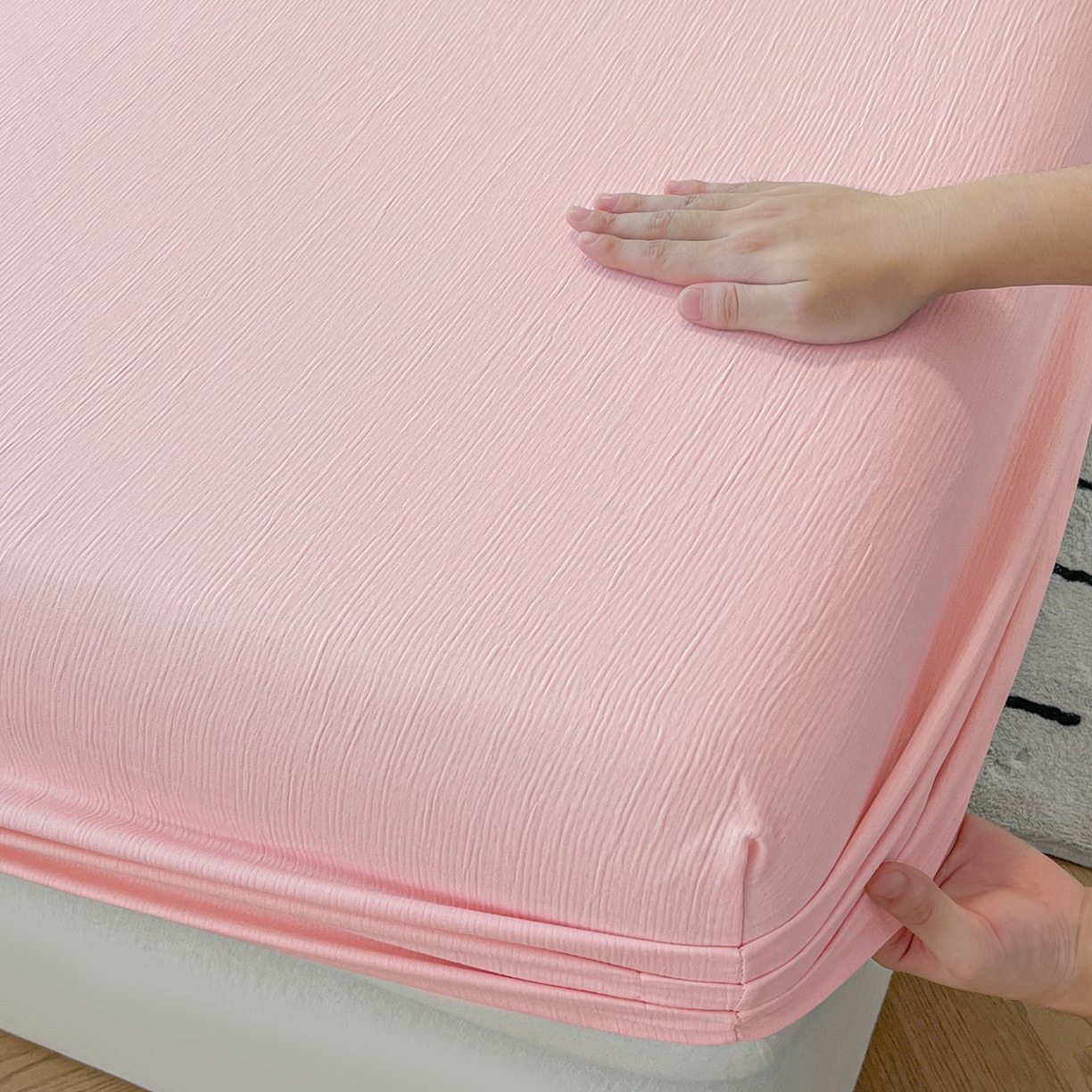 91家纺网 家纺一手货源 找家纺 瑞钰 2025新款透气云感三层纱床笠 韶粉