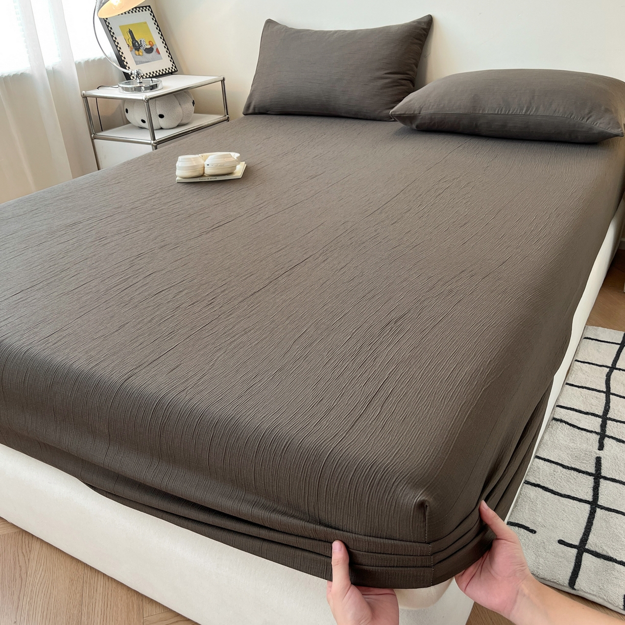 91家纺网 家纺一手货源 找家纺 瑞钰 2025新款透气云感三层纱床笠 深咖