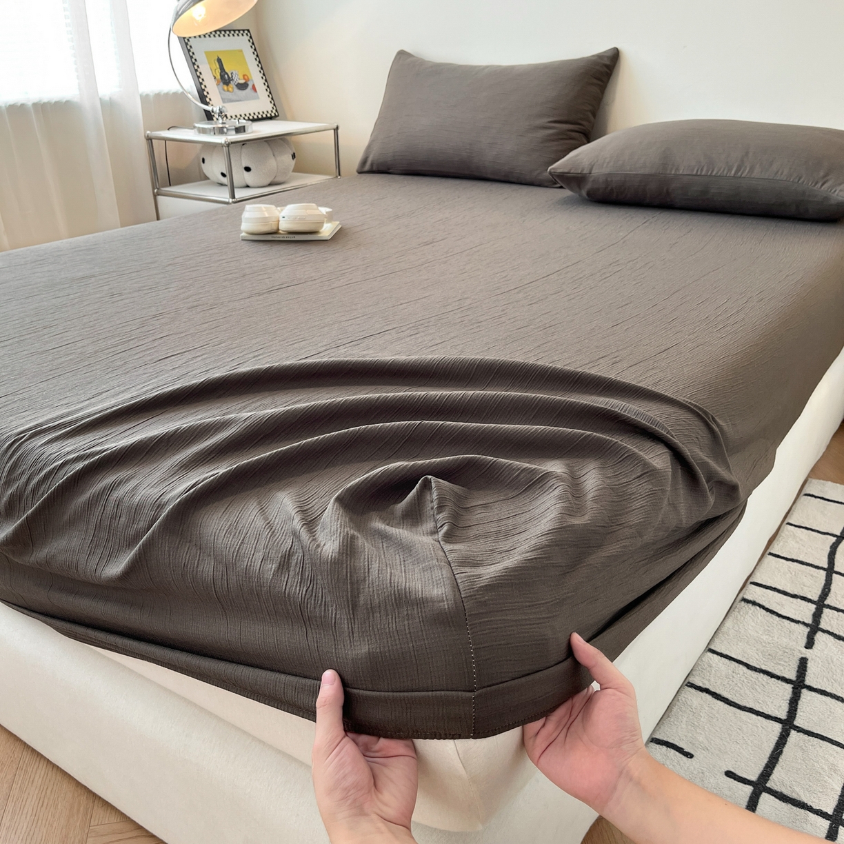 91家纺网 家纺一手货源 找家纺 瑞钰 2025新款透气云感三层纱床笠 深咖