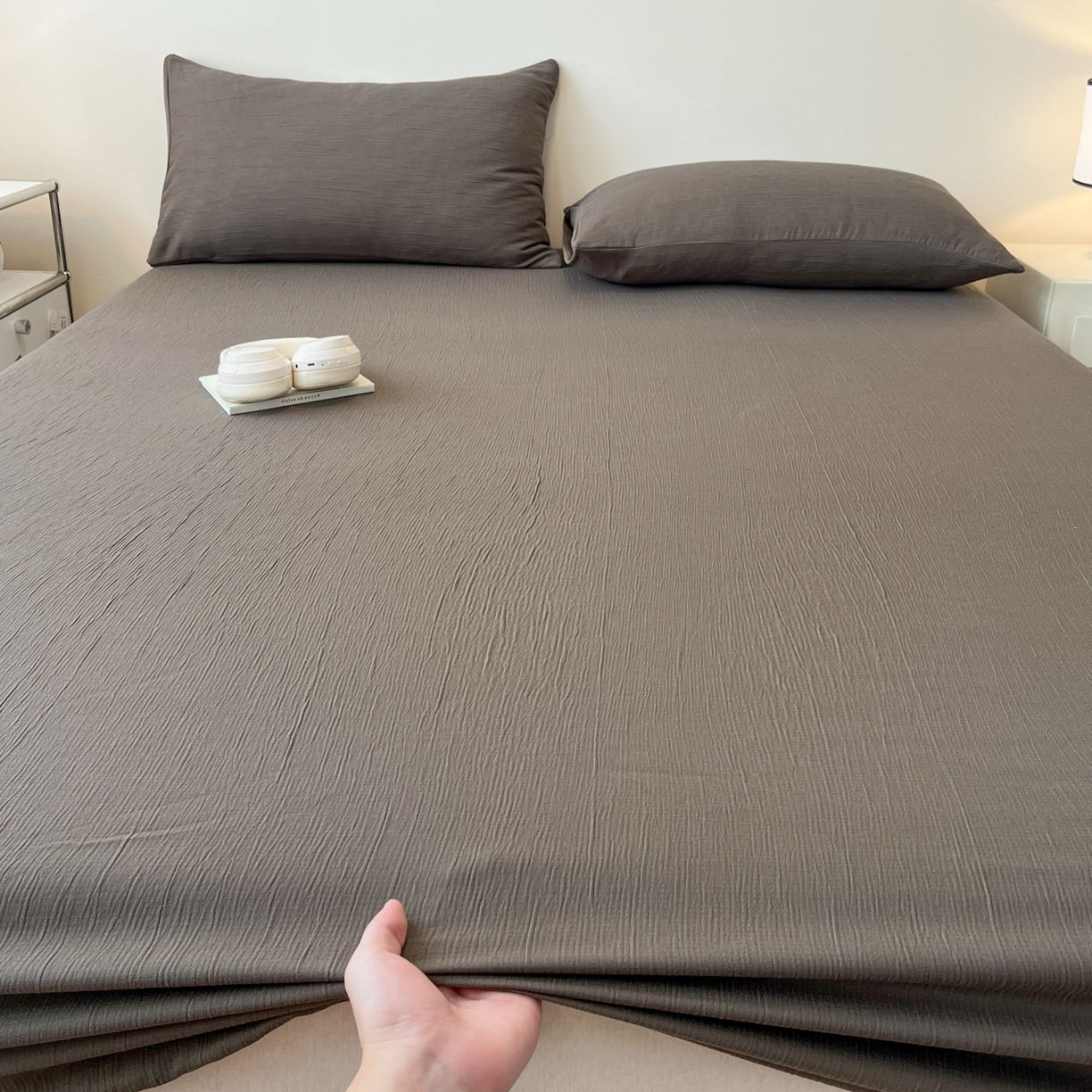 91家纺网 家纺一手货源 找家纺 瑞钰 2025新款透气云感三层纱床笠 深咖