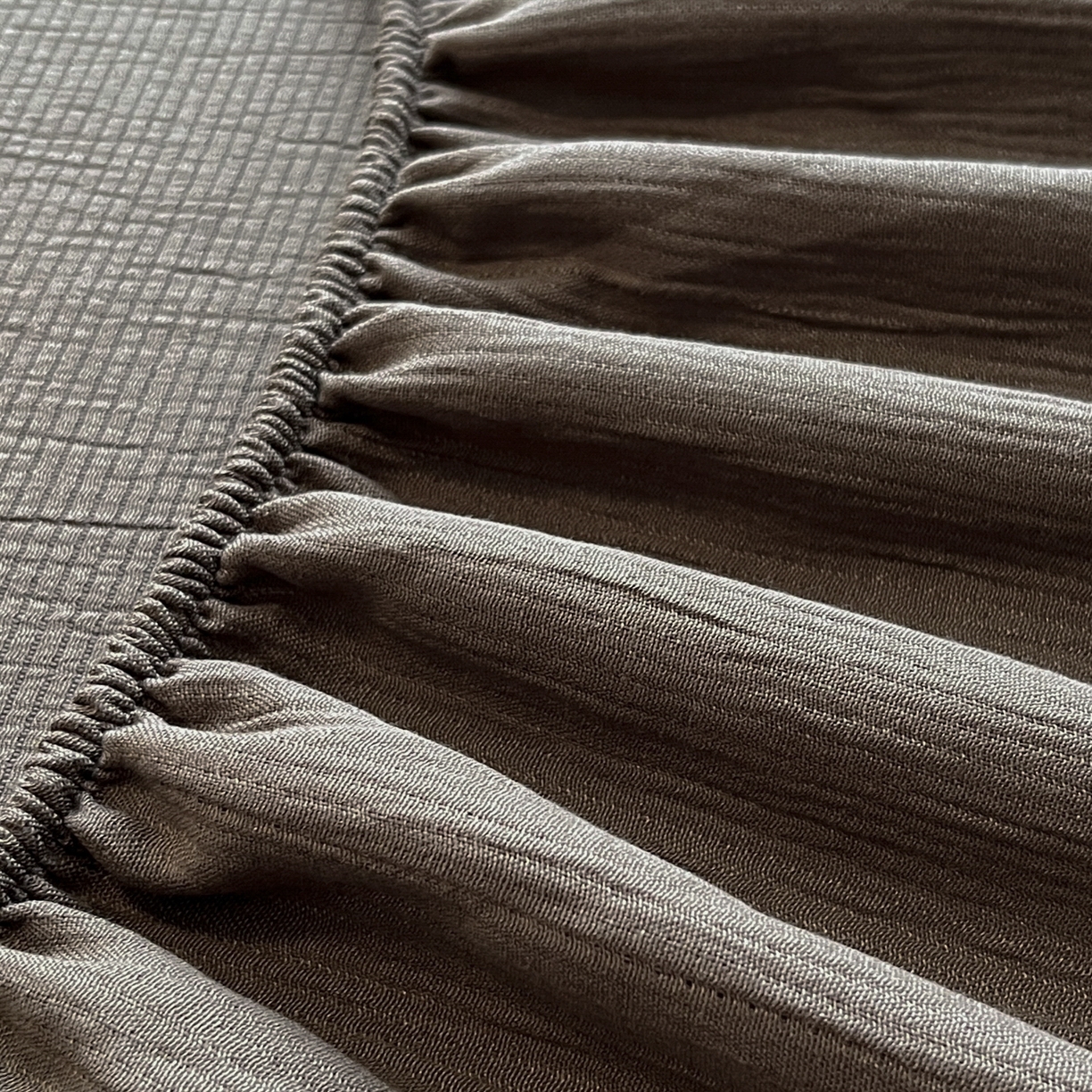 91家纺网 家纺一手货源 找家纺 瑞钰 2025新款透气云感三层纱床笠 深咖