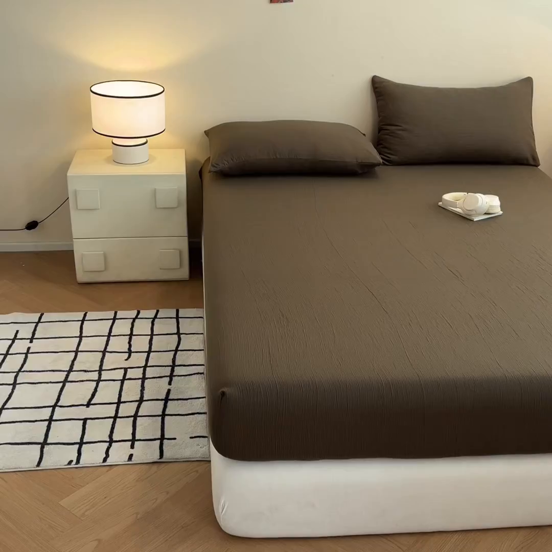 91家纺网 家纺一手货源 找家纺 瑞钰 2025新款透气云感三层纱床笠 深咖