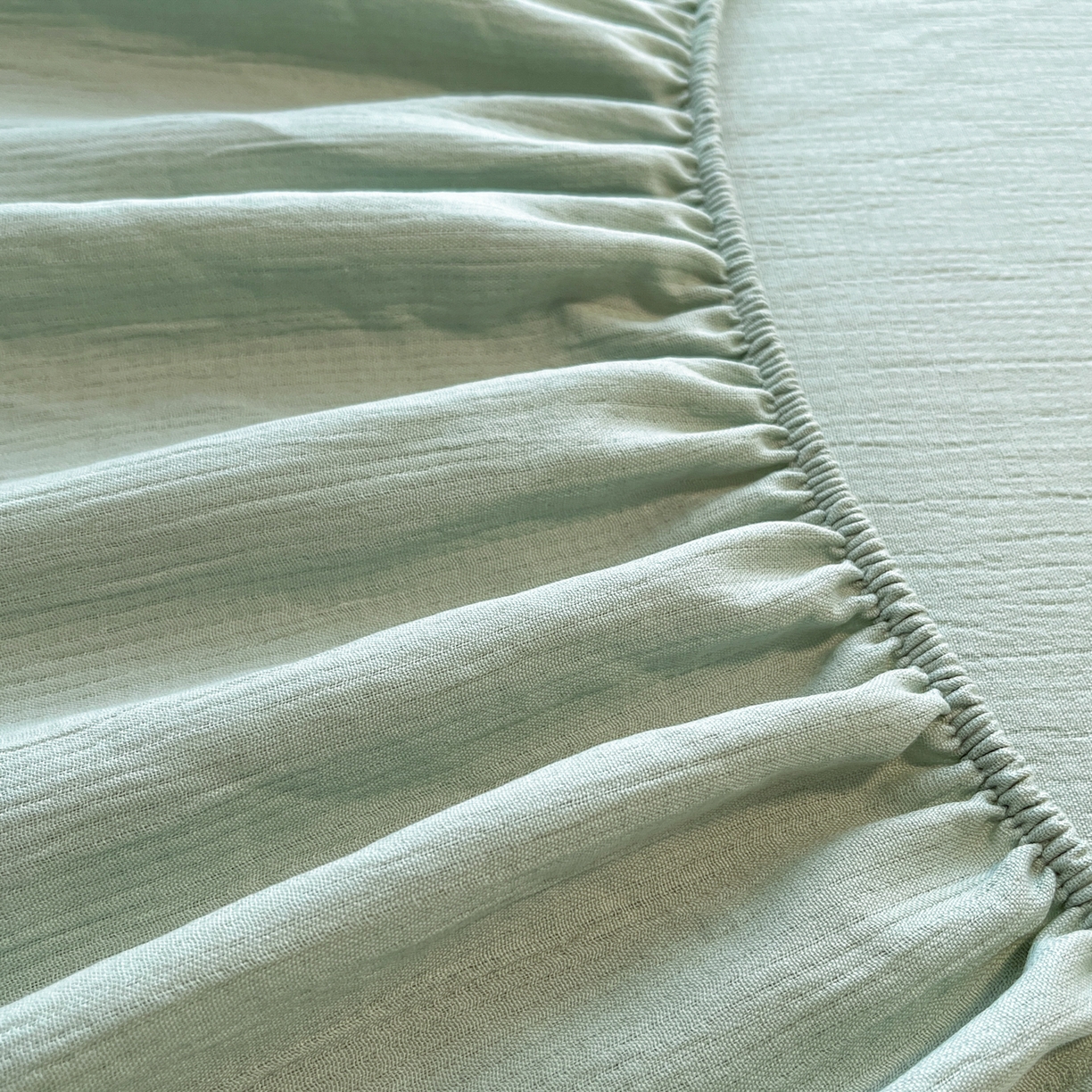 91家纺网 家纺一手货源 找家纺 瑞钰 2025新款透气云感三层纱床笠 水绿