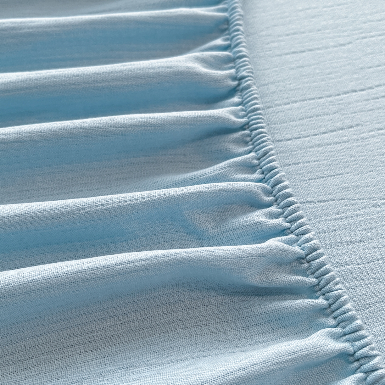 91家纺网 家纺一手货源 找家纺 瑞钰 2025新款透气云感三层纱床笠 天空蓝