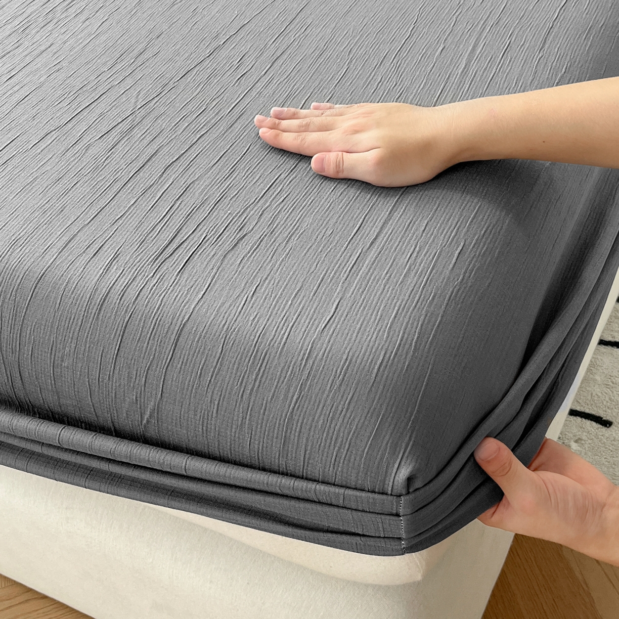 91家纺网 家纺一手货源 找家纺 瑞钰 2025新款透气云感三层纱床笠 烟灰