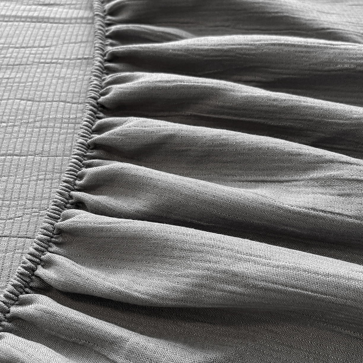 91家纺网 家纺一手货源 找家纺 瑞钰 2025新款透气云感三层纱床笠 烟灰