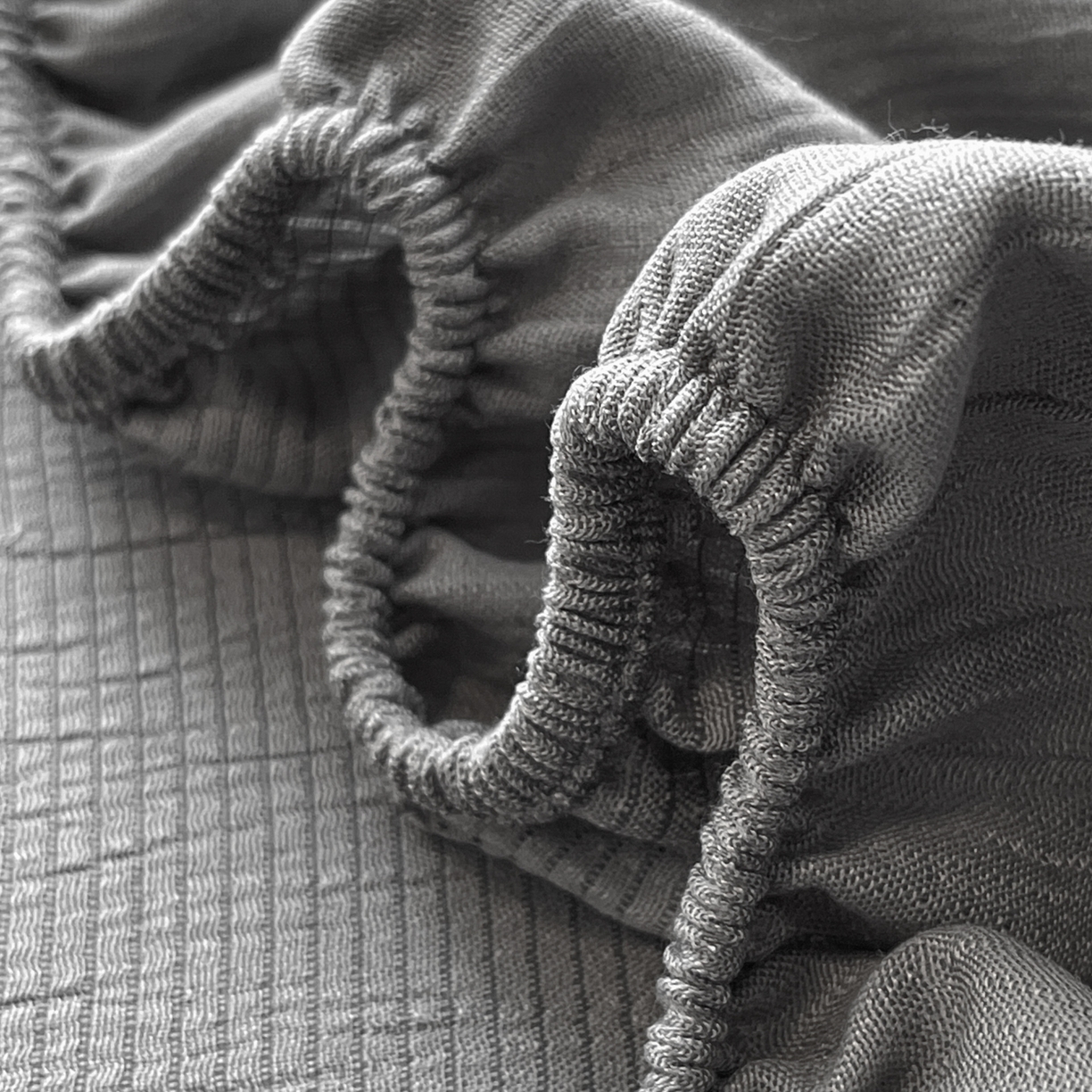 91家纺网 家纺一手货源 找家纺 瑞钰 2025新款透气云感三层纱床笠 烟灰