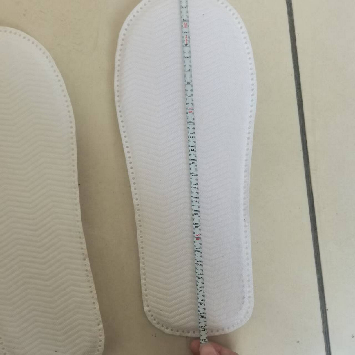 91家纺网 家纺一手货源 找家纺 （总）安力森/诚臻酒店用品 2025新款酒店民宿定制款白色格纹透气防滑一次性待客拖鞋